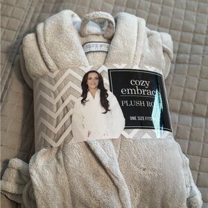 Cozy Embrace Plush Robe-Brand New-one size fits all